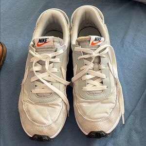 Nike Men's Grey Sneakers